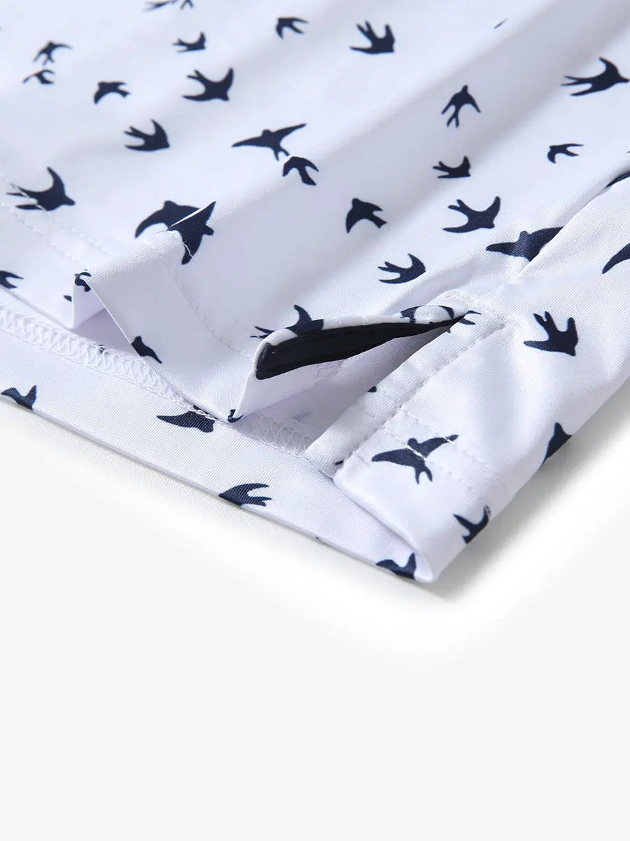 MAELREG's hem slit detail showcases the WHITE NAVY SEAGULL Polo shirt. Its refined craftsmanship and fabric texture highlight its high quality