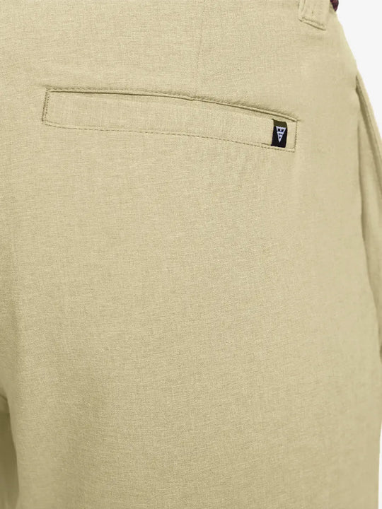 KHAKI 7 Inch Heather Performance Golf Shorts close-up of back right pocket detail